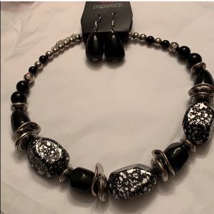 Black and silver & white short necklace